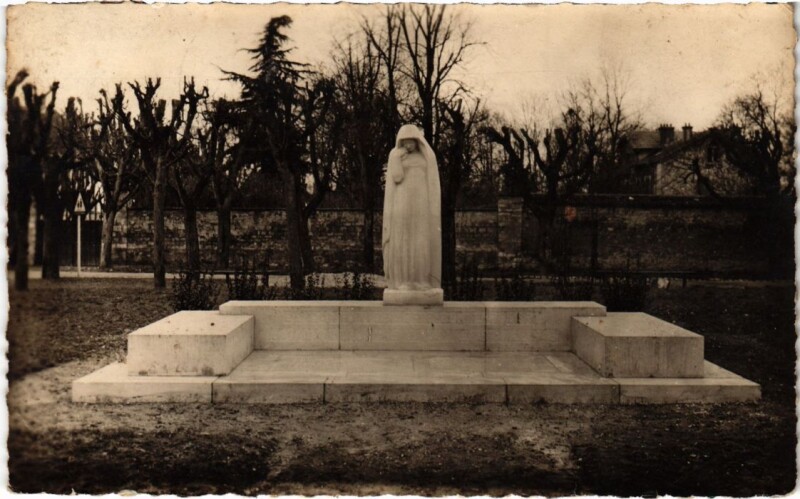 Carte postale ancienne Brie-Comte-Robert Monument des Deportes Morts en Allemands à Brie-Comte-Robert