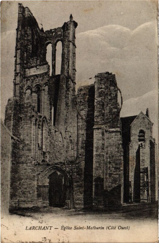 Carte postale ancienne Larchant Eglise Saint-Mathurin à Larchant
