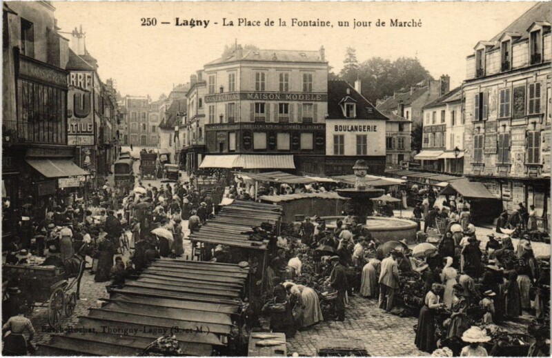Carte postale ancienne Lagny-sur-Marne La Place de la Fontaine un Jour de Marche à Lagny-sur-Marne