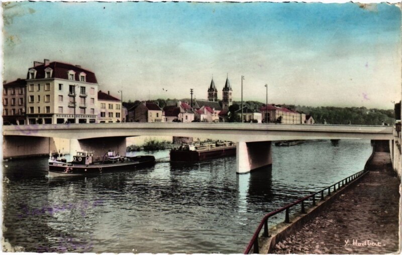 Carte postale ancienne Melun Le Pont du General Leclerc à Melun