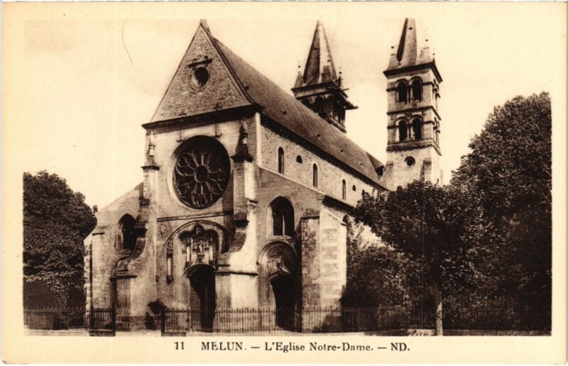 Carte postale ancienne Melun L'Eglise Notre-Dame à Melun