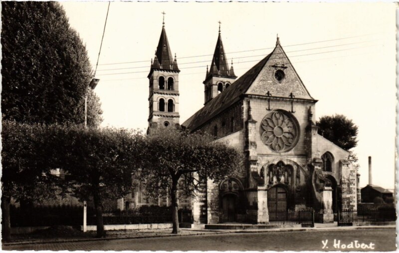 Carte postale ancienne Melun L'Eglise Notre-Dame à Melun