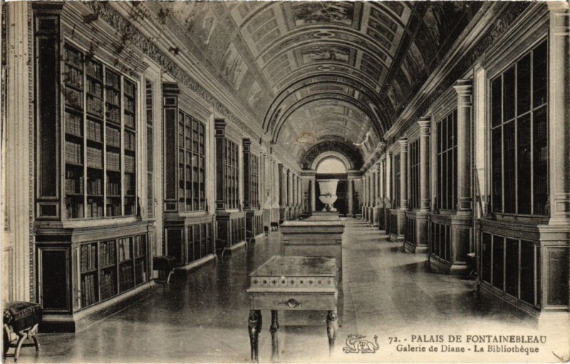 Carte postale ancienne Fontainebleau Palais - Galerie de Diane - La Bibliotheque à Fontainebleau