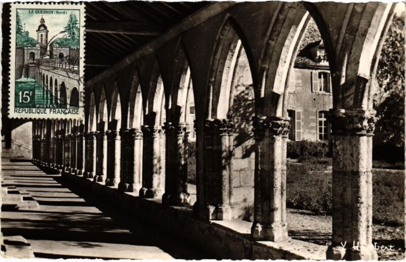 Carte postale ancienne Provins L'Hopital General - La Galerie Occidentale du Cloitre à Provins