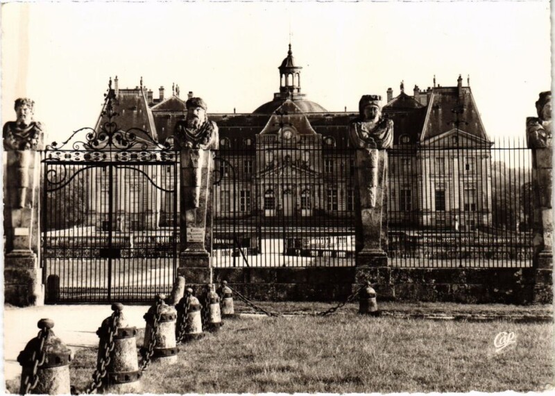 Carte postale ancienne Environs de Melun Chateau de Vaux-le-Vicomte - Facade Nord à Melun