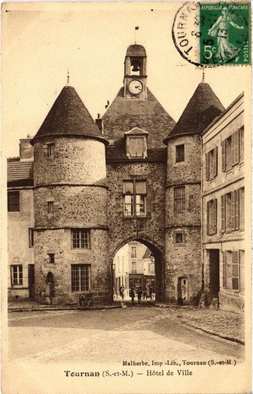 Carte postale ancienne Tournan-en-Brie Hotel de Ville à Tournan-en-Brie