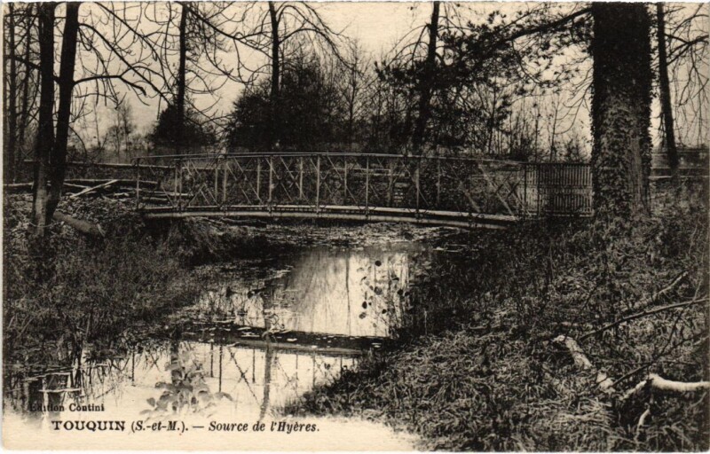 Carte postale ancienne Touquin Source de l'Hyeres à Touquin