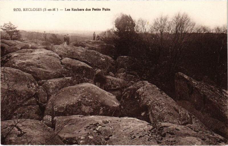 Carte postale ancienne Recloses Les Rochers des Petits Paits à Recloses