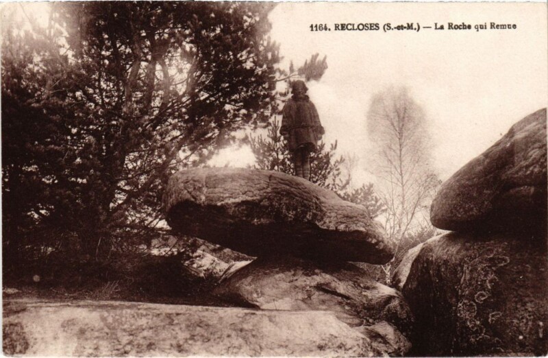 Carte postale ancienne Recloses La Roche qui Remue à Recloses