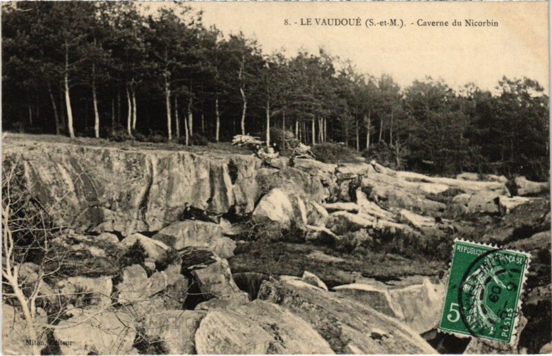 Carte postale ancienne Le Vaudoue Cavaerne du Nicorbin