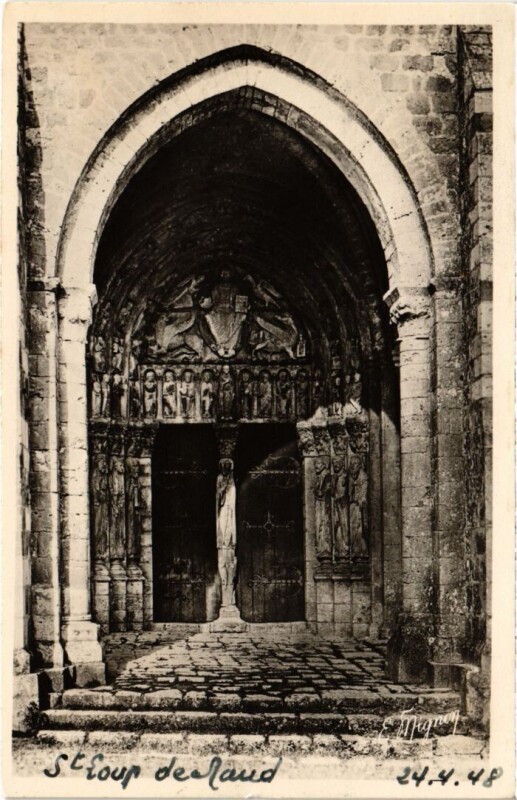 Carte postale ancienne Saint-Loup-de-Naud Portail de l'Eglise à Saint-Loup-de-Naud
