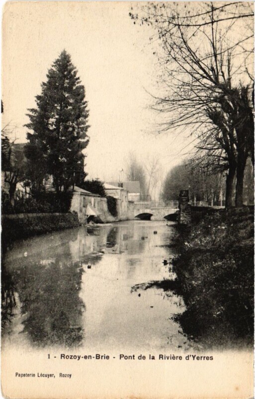 Carte postale ancienne Rozay-en-Brie Pont de la Riviere d'Yerres à Rozay-en-Brie