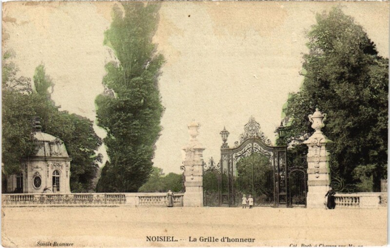 Carte postale ancienne Noisiel La Grille d'Honneur à Noisiel