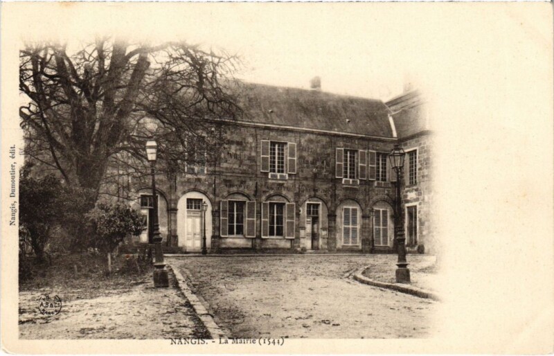 Carte postale ancienne Nangis La Mairie à Nangis