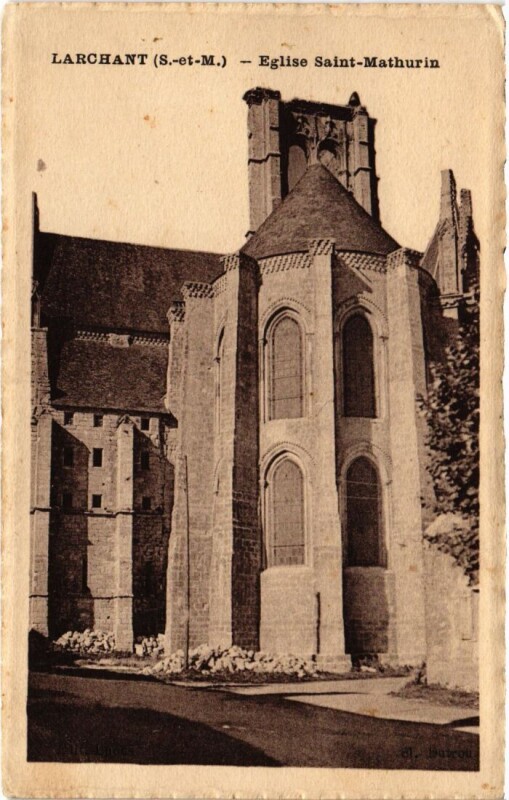 Carte postale ancienne Larchant Eglise Saint-Mathurin à Larchant