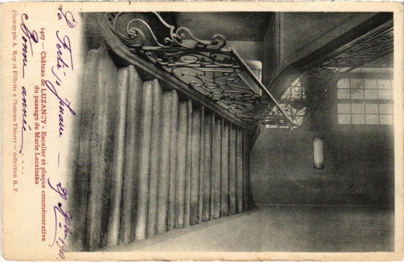Carte postale ancienne Luzancy Chateau- Escalier à Luzancy