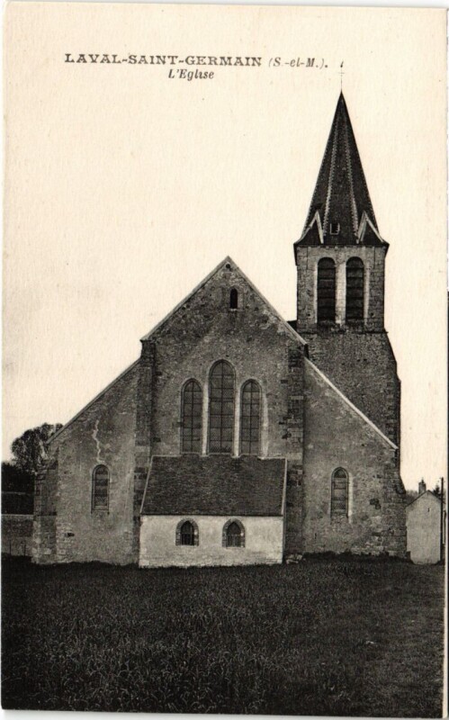 Carte postale ancienne Saint-Germain-Laval L'Eglise à Saint-Germain-Laval