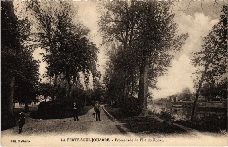 Carte postale ancienne La Ferte sous Jouarre Promenade de l'Ile de Rohan à Jouarre