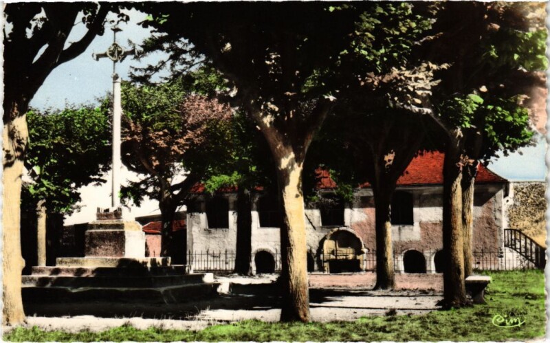 Carte postale ancienne La Ferte sous Jouarre Place Saint Paul, Eglise à Jouarre