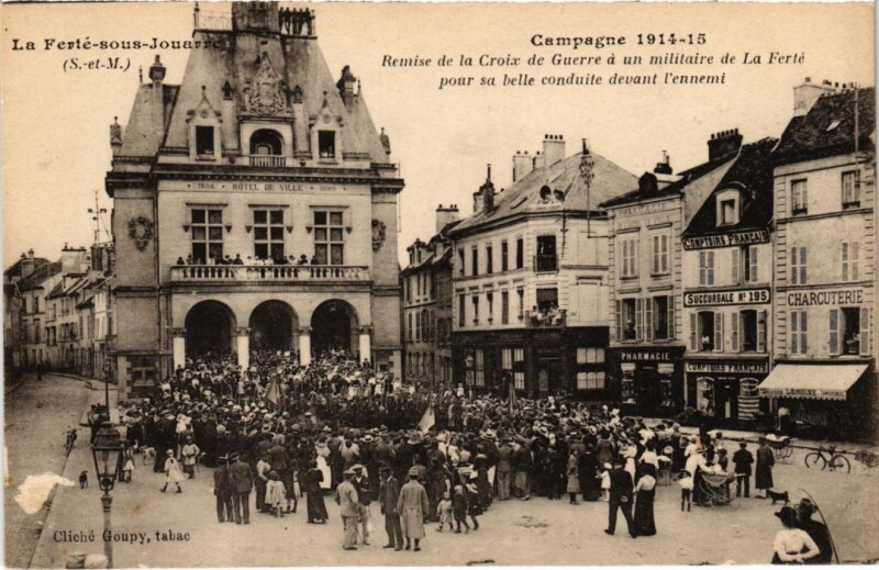Carte postale ancienne La Ferte sous Jouarre Remise de la Croix de Guerre à Jouarre