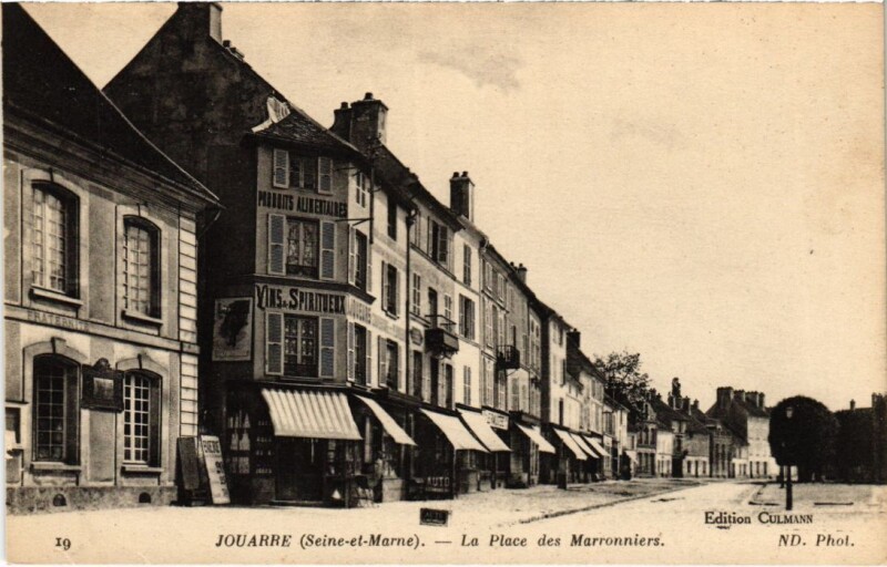 Carte postale ancienne La Ferte sous Jouarre Place des Marronniers à Jouarre