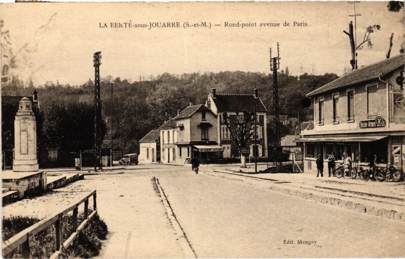 Carte postale ancienne La Ferte sous Jouarre Rond Point avenue de Paris à Jouarre