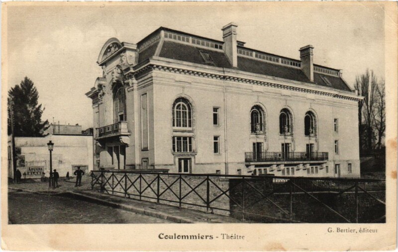 Carte postale ancienne Coulommiers Theatre à Coulommiers