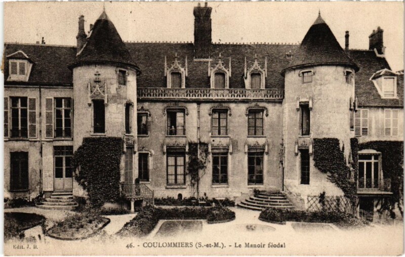 Carte postale ancienne Coulommiers Le Manoir feodal à Coulommiers