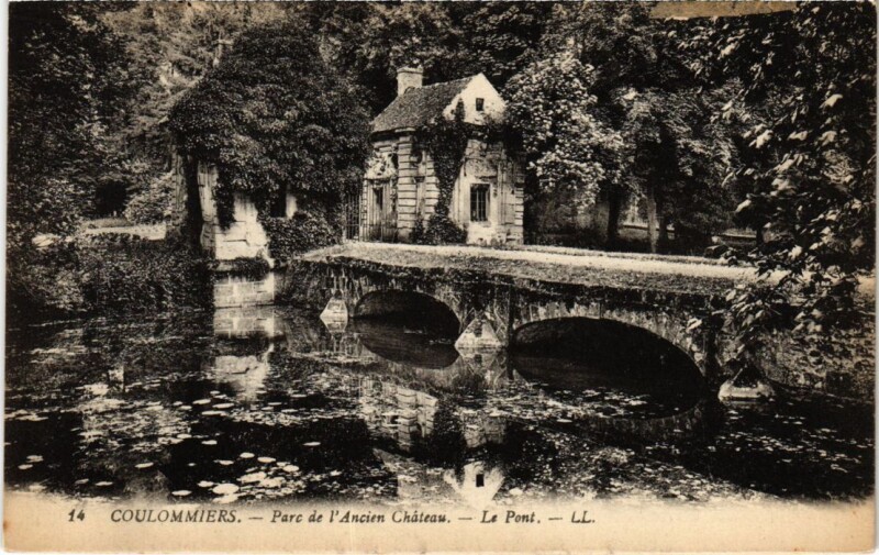 Carte postale ancienne Coulommiers Parc de l'Ancien Chateau le Pont à Coulommiers
