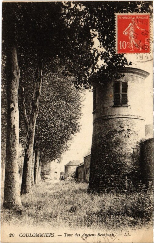 Carte postale ancienne Coulommiers Tour des Anciens Remparts à Coulommiers