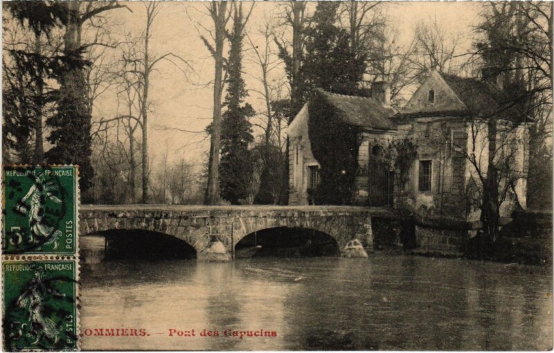 Carte postale ancienne Coulommiers Pont des Capucins à Coulommiers
