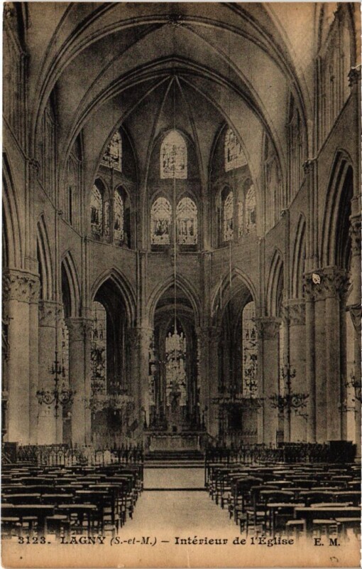 Carte postale ancienne Lagny Interieur de l'Eglise