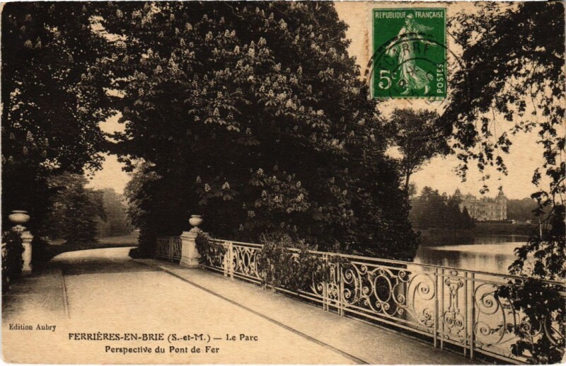 Carte postale ancienne Ferrieres en Brie Le Parc Perspective du Pont de Fer