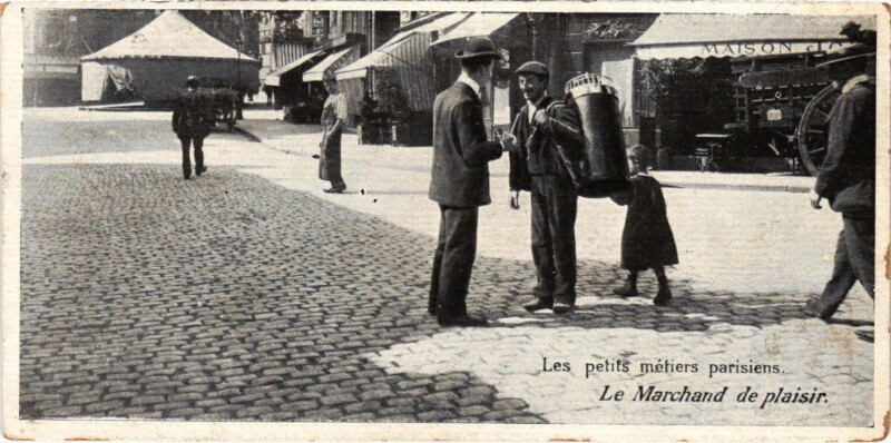 Carte postale ancienne Paris Petits Metiers Le Marchand de plaisir