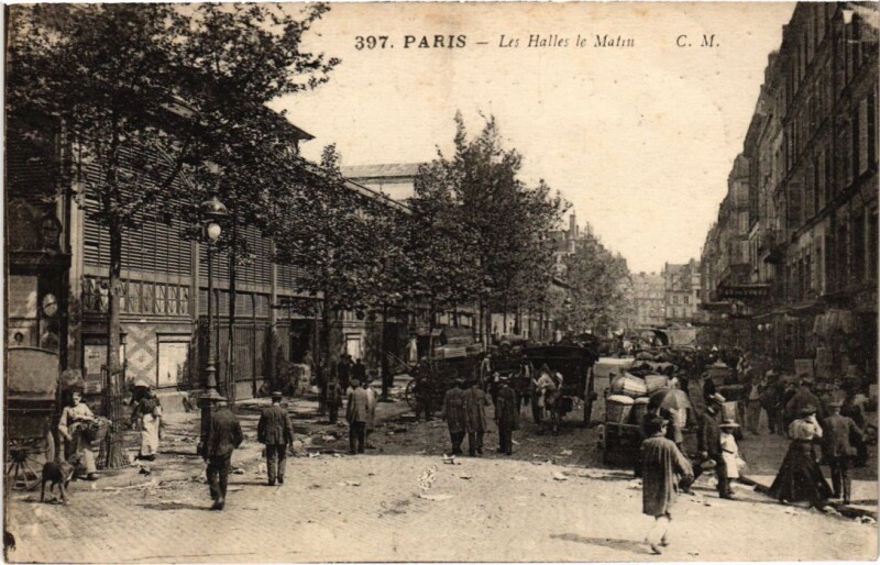 Carte postale ancienne Paris 1e Les Halles le matin à Paris 1er