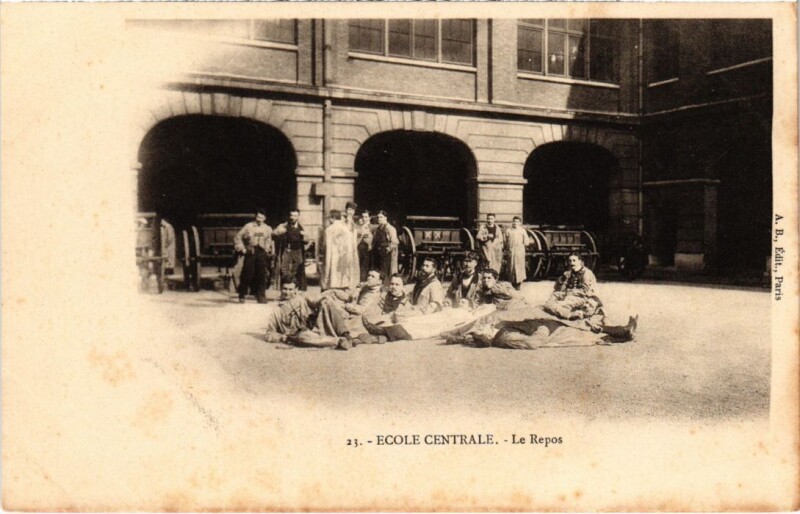 Carte postale ancienne Paris 3e Ecole Centrale Le repos à Paris 3e