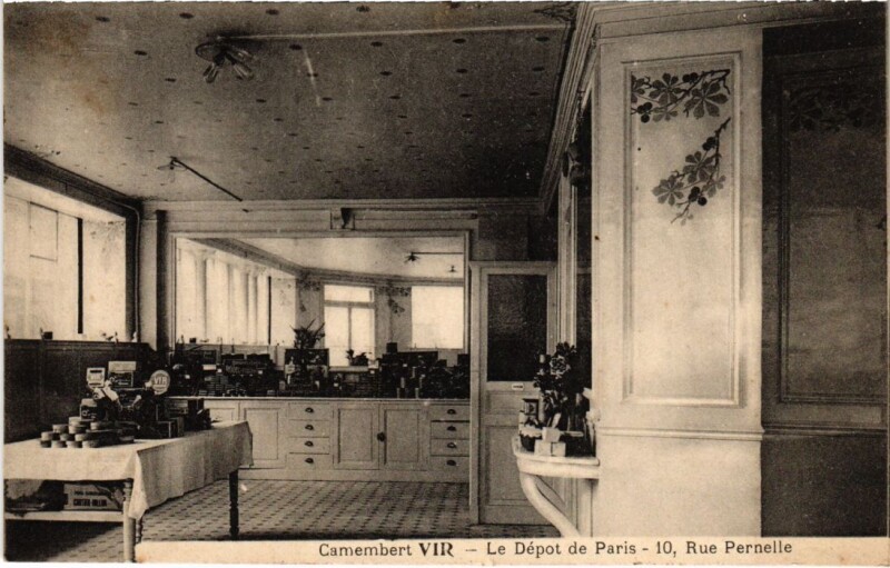 Carte postale ancienne Paris 4e 10, rue Pernelle Camembert Vir à Paris 4e