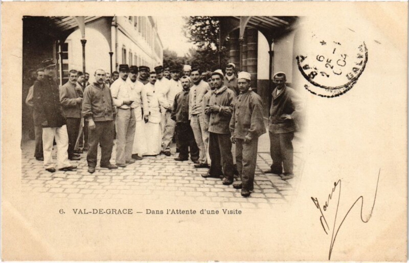 Carte postale ancienne Paris 5e Val-de-Grace Dans l'attente d'une visite à Paris 5e