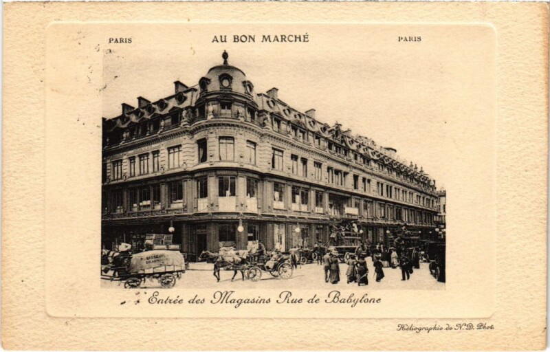 Carte postale ancienne Paris 7e Au Bon Marche Rue de Babylone Entrée à Paris 7e