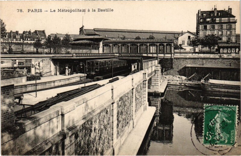 Carte postale ancienne Paris 12e Le Metropolitain la bastille à Paris 12e