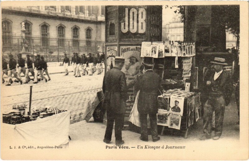 Carte postale ancienne Un Kiosque à Journaux à Paris 1er
