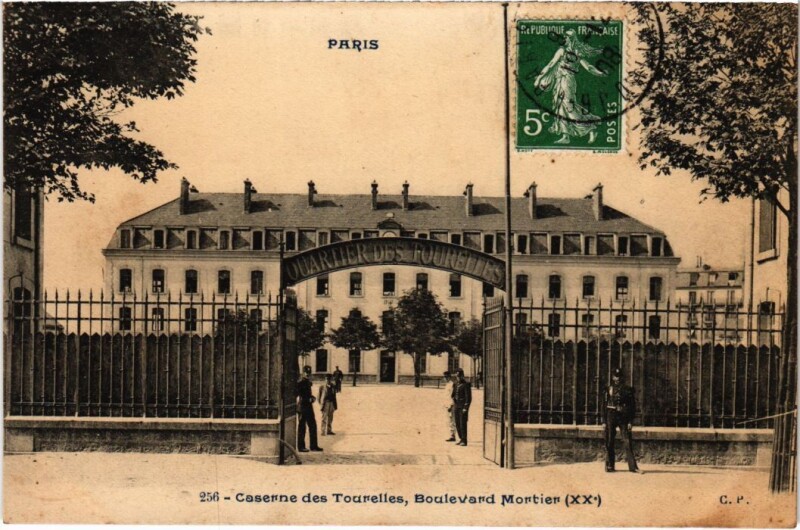 Carte postale ancienne Caserne des Tourelles - Boulevard Mortier à Paris 20e