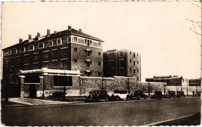 Carte postale ancienne Caserne Mortier à Paris 20e