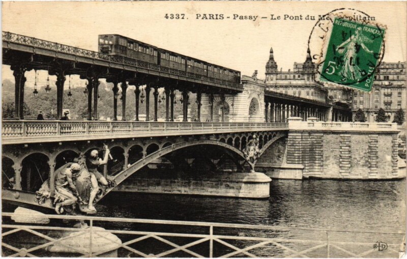 Carte postale ancienne Passy - Le Pont du Métropolitain à Paris 15e