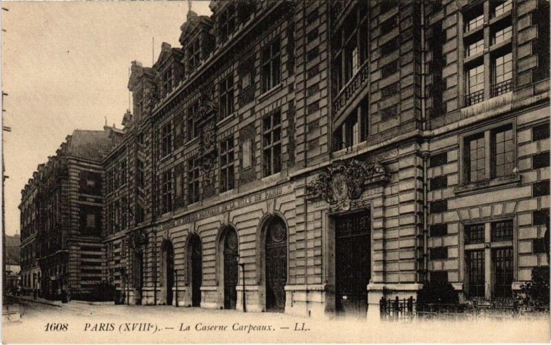 Carte postale ancienne La Caserne Carpeaux à Paris 18e