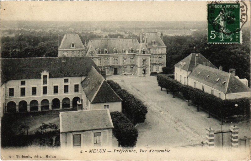 Carte postale ancienne Melun Prefecture - Vue d'Ensemble à Melun