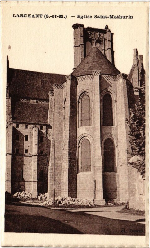 Carte postale ancienne Larchant Eglise Saint-Mathurin à Larchant