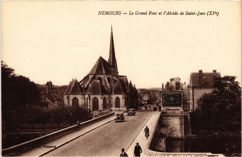 Carte postale ancienne Nemours Le Grand Pont et l'Abside de Saint-Jean à Nemours