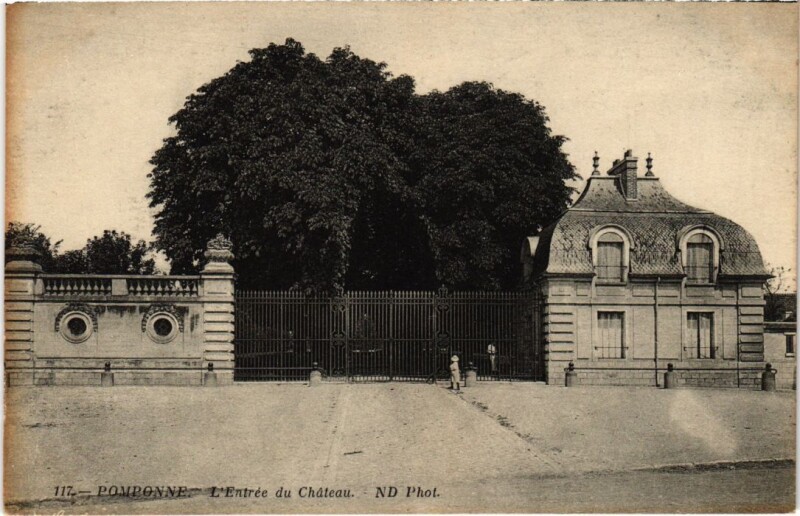 Carte postale ancienne Pomponne L'Entree du Chateau à Pomponne