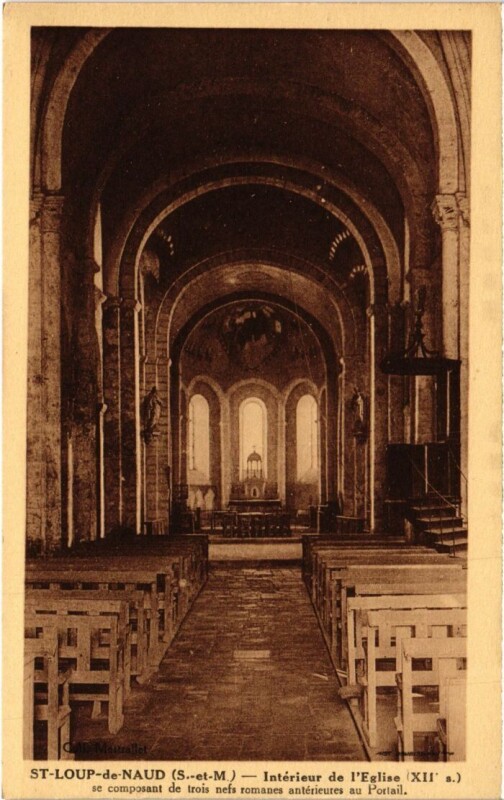 Carte postale ancienne Saint-Loup-de-Naud Interieur de l'Eglise à Saint-Loup-de-Naud